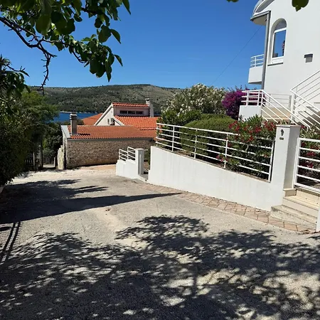 Agradable Trogir * Seget Vranjica